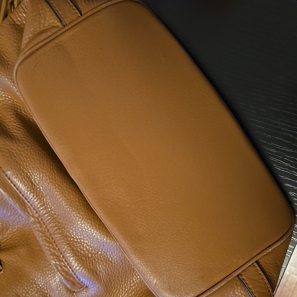 Bucket bag by Danier - Picture 7 of 8